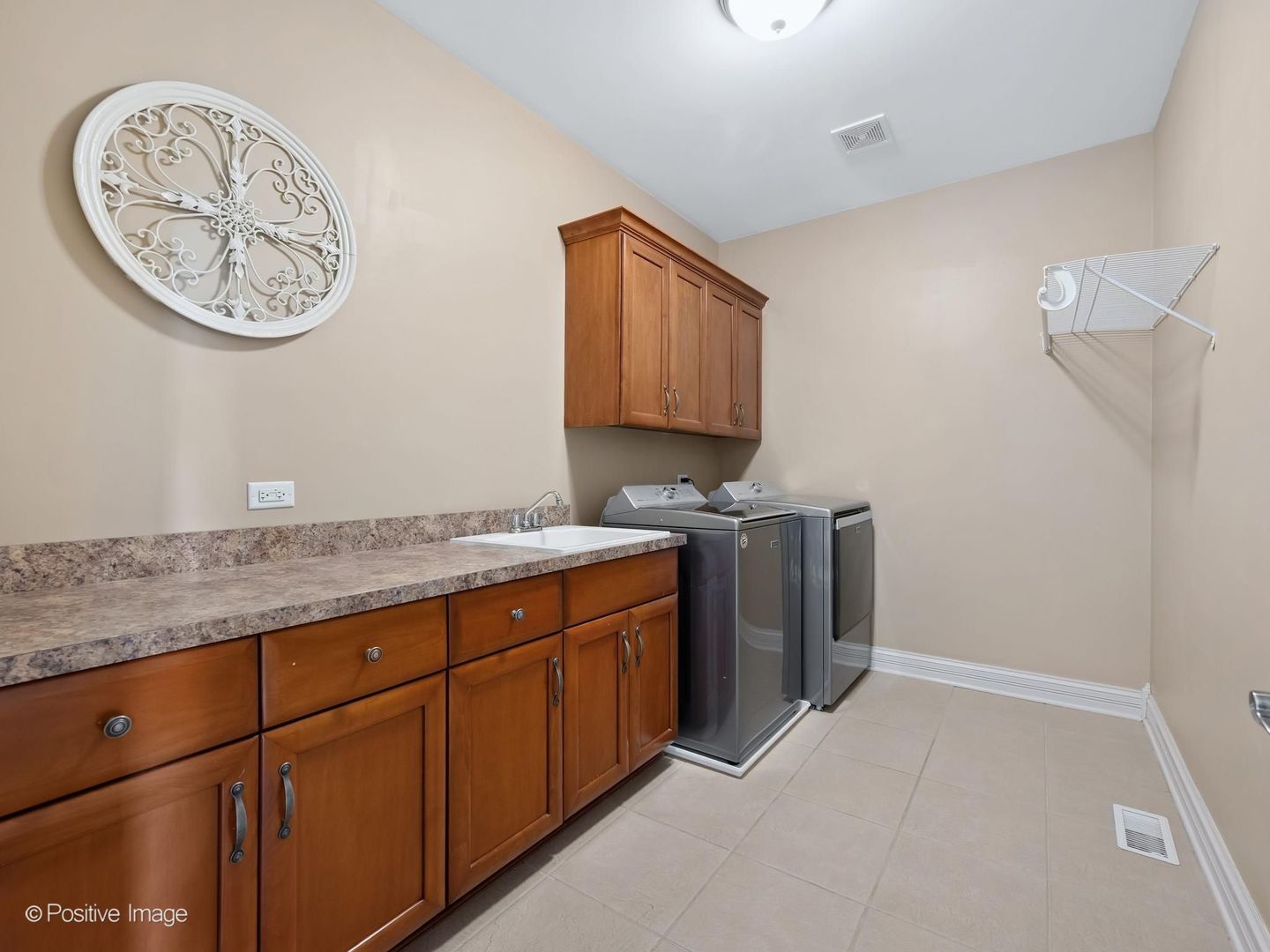 37W220 MISSION HILLS Drive, St. Charles, IL 60175