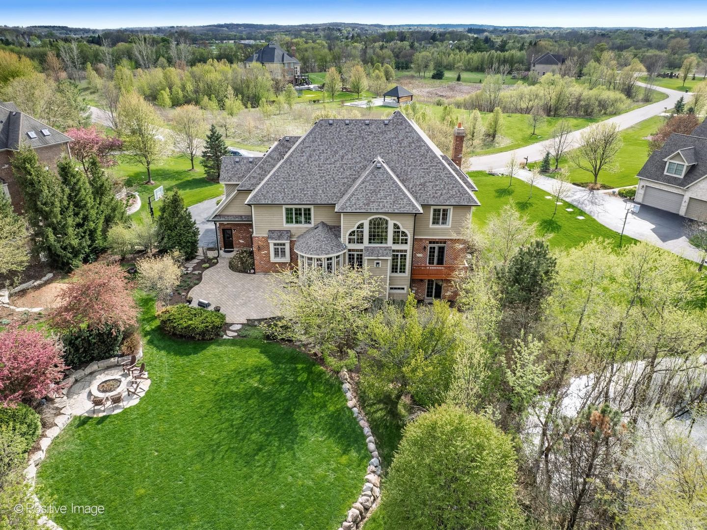 37W220 MISSION HILLS Drive, St. Charles, IL 60175