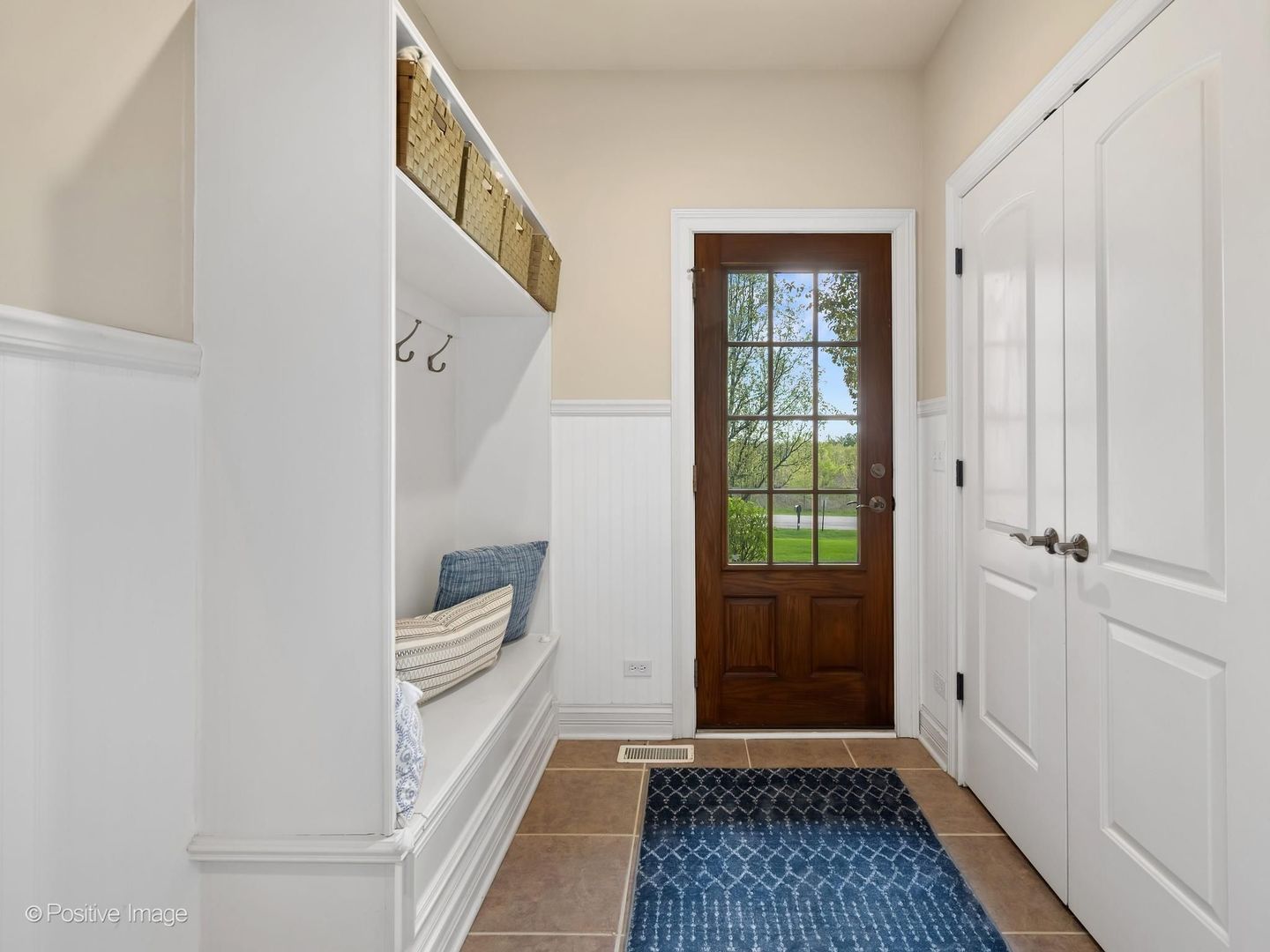 37W220 MISSION HILLS Drive, St. Charles, IL 60175