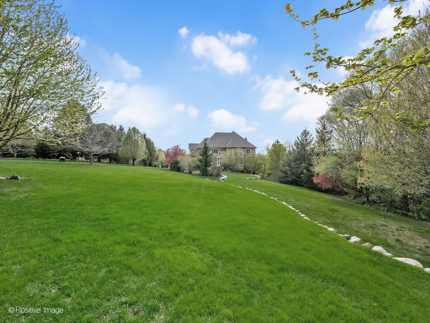 37W220 MISSION HILLS Drive, St. Charles, IL 60175