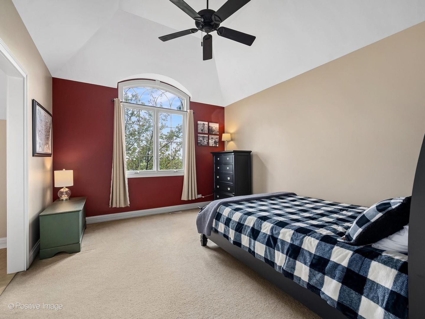 37W220 MISSION HILLS Drive, St. Charles, IL 60175