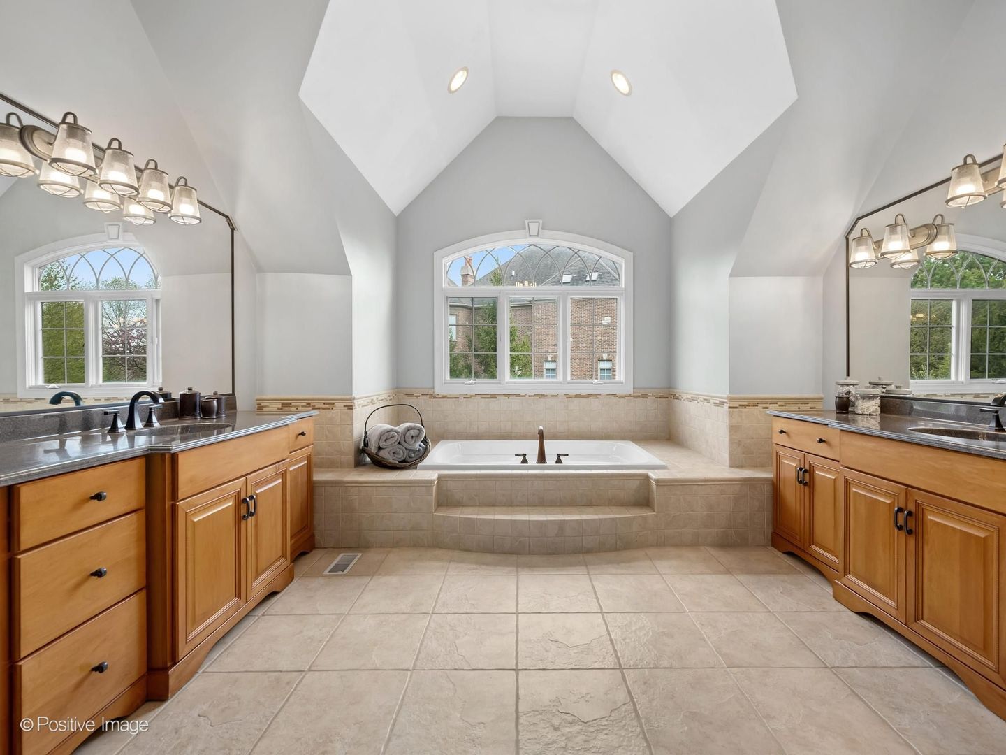 37W220 MISSION HILLS Drive, St. Charles, IL 60175