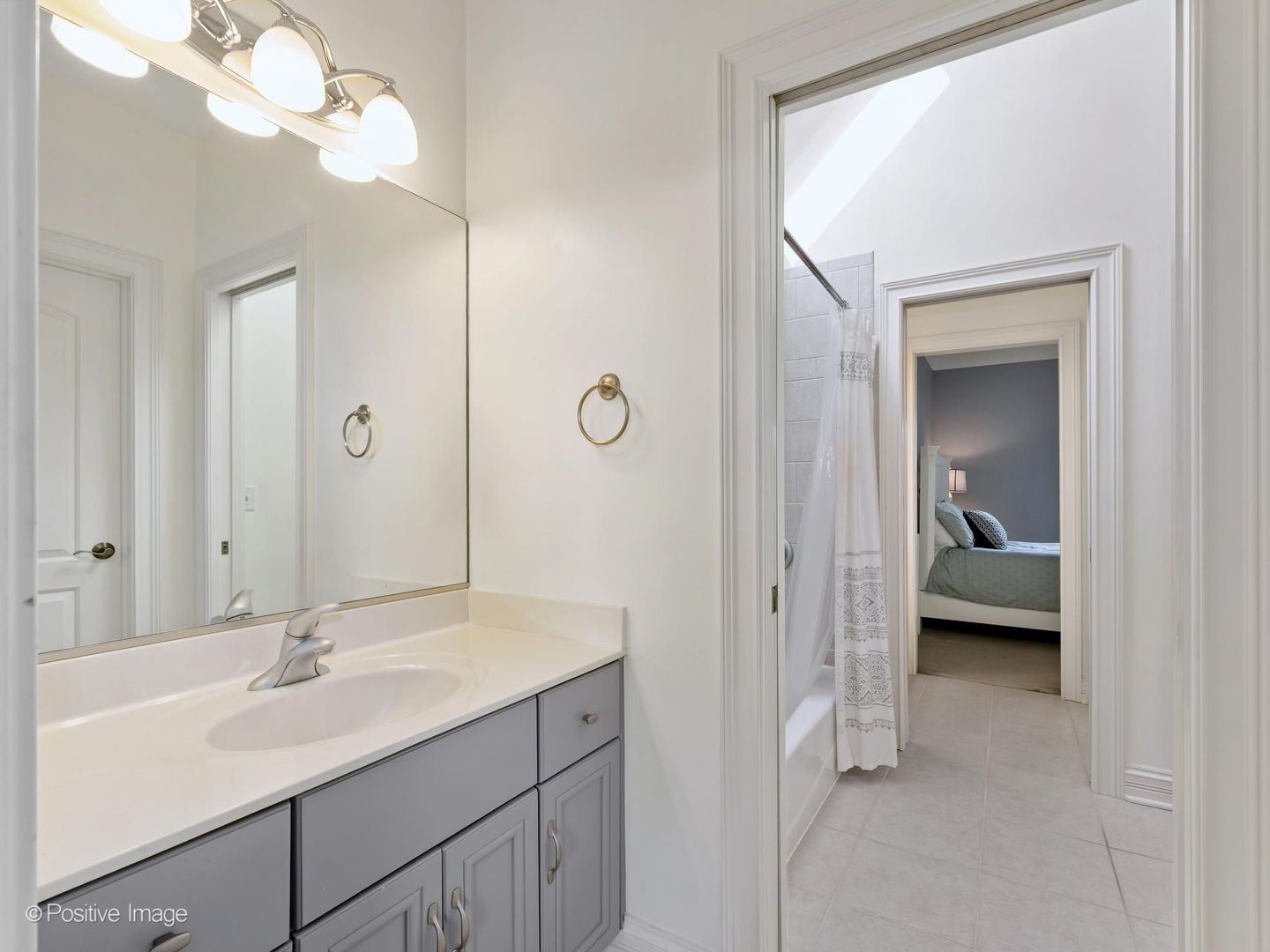 37W220 MISSION HILLS Drive, St. Charles, IL 60175