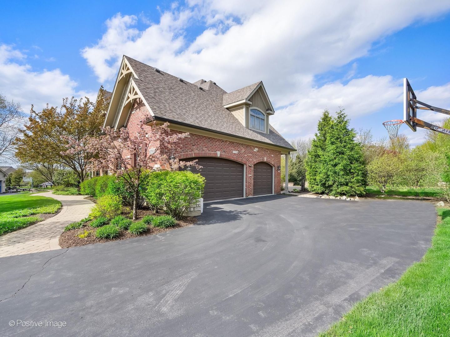 37W220 MISSION HILLS Drive, St. Charles, IL 60175
