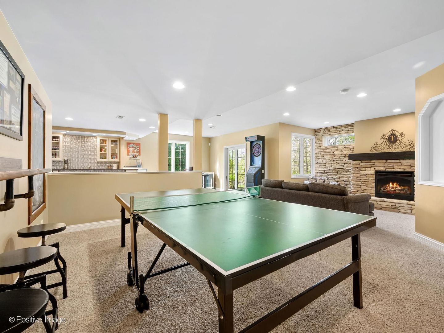 37W220 MISSION HILLS Drive, St. Charles, IL 60175