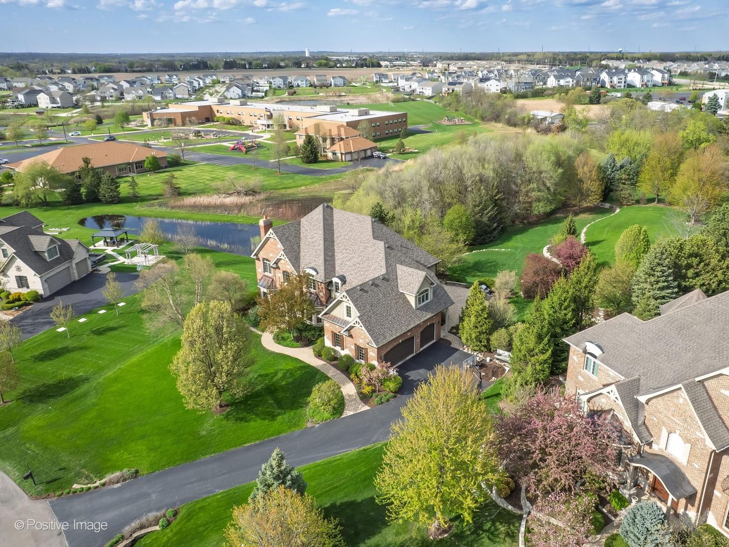 37W220 MISSION HILLS Drive, St. Charles, IL 60175