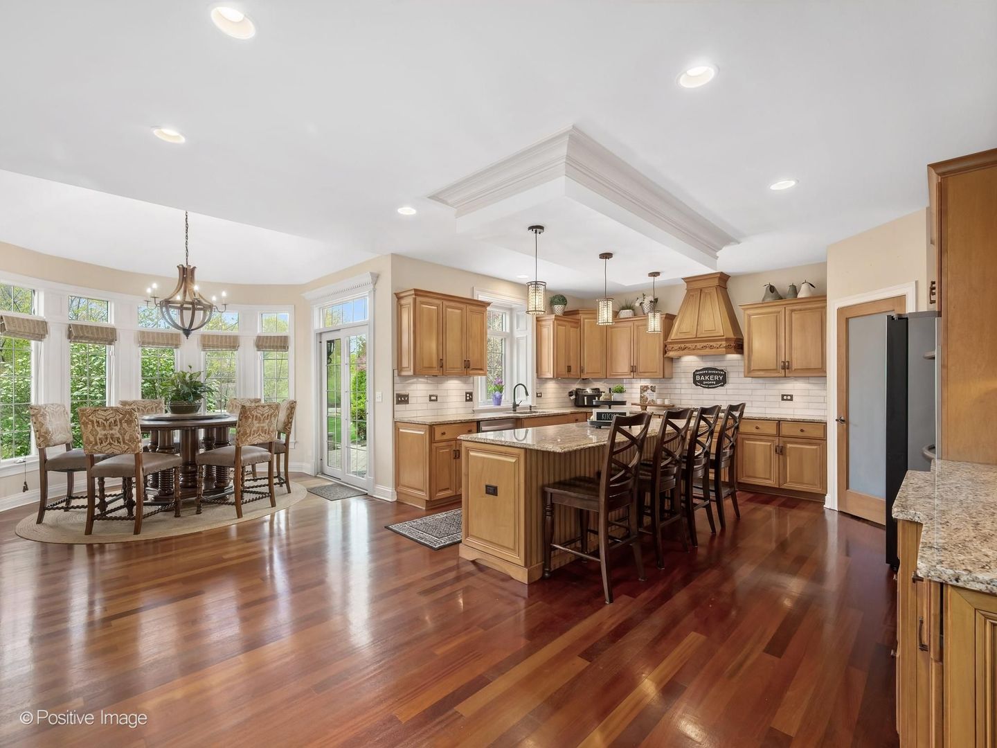 37W220 MISSION HILLS Drive, St. Charles, IL 60175