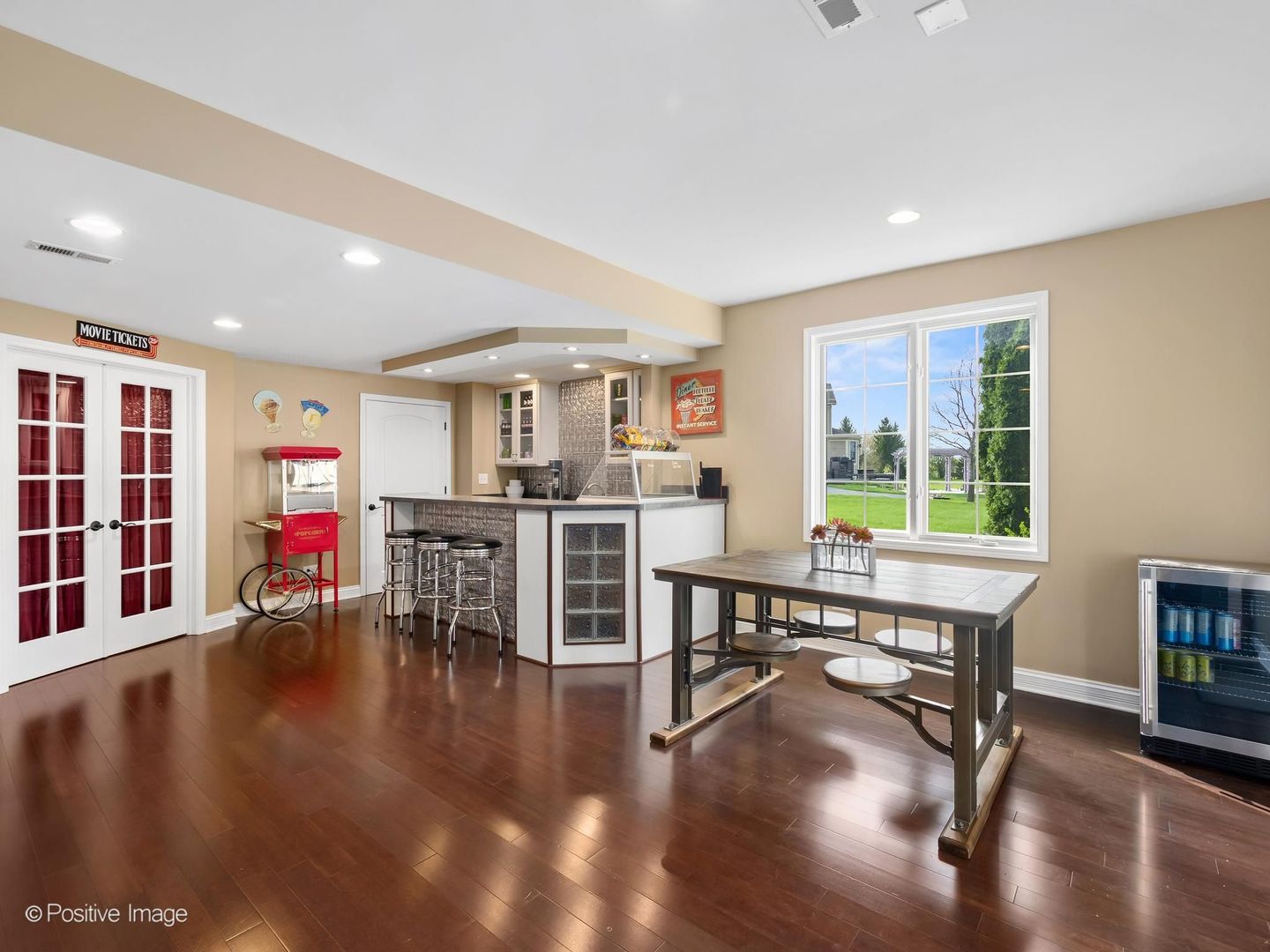 37W220 MISSION HILLS Drive, St. Charles, IL 60175