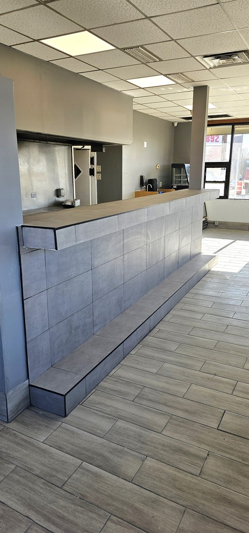 5725 N Northwest Highway, Chicago, IL 60630