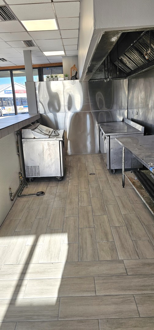 5725 N Northwest Highway, Chicago, IL 60630