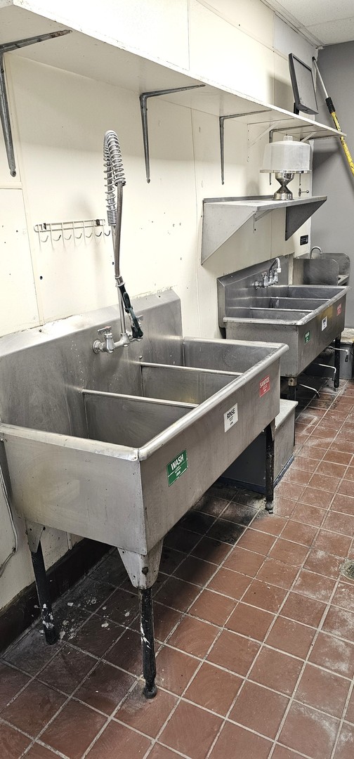 5725 N Northwest Highway, Chicago, IL 60630