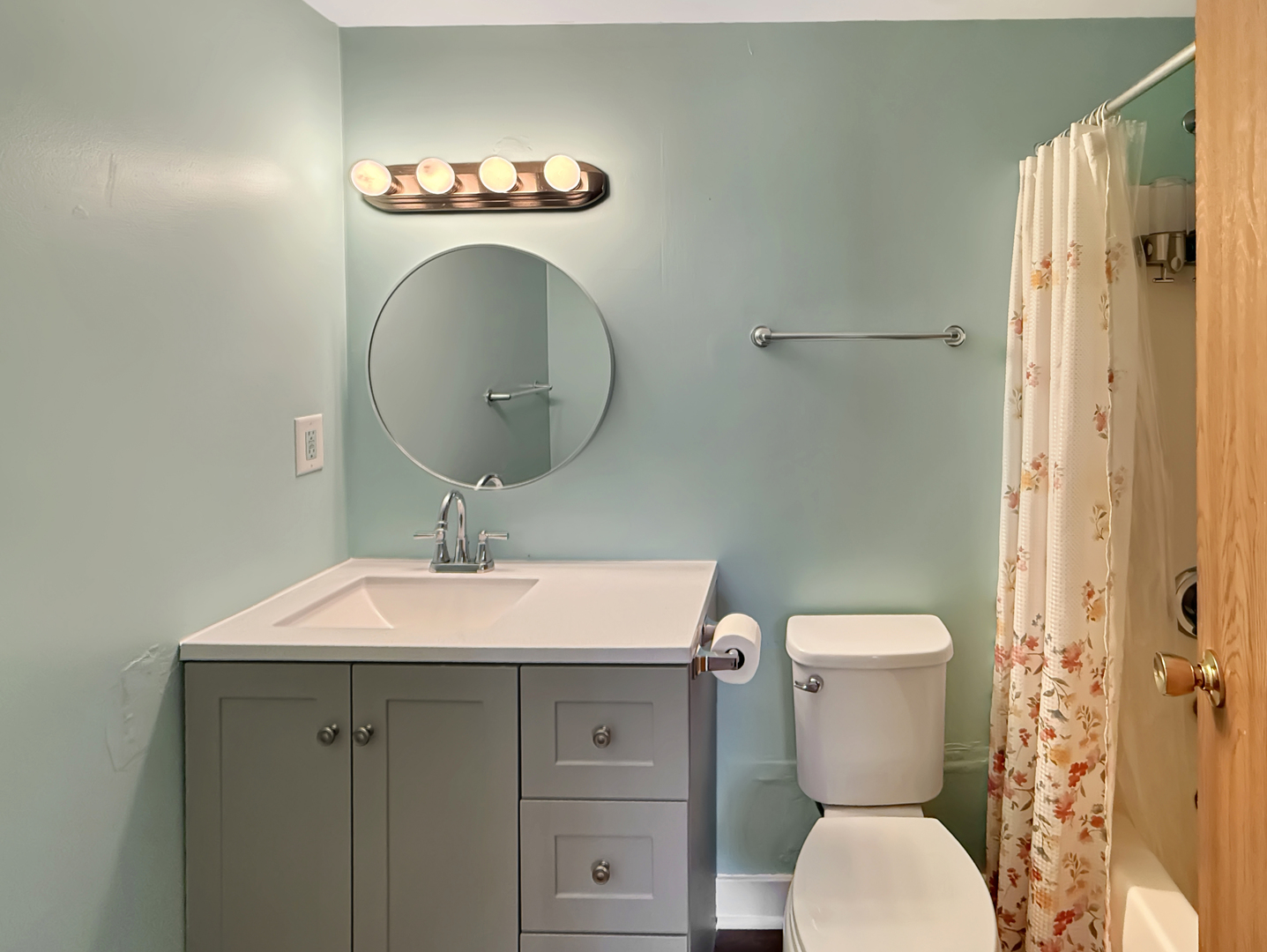 3170 W Monroe Street #101, Waukegan, IL 60085