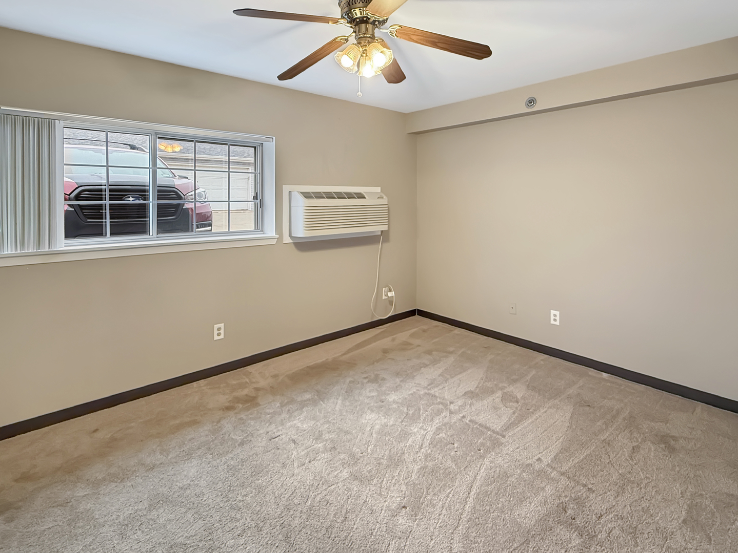 3170 W Monroe Street #101, Waukegan, IL 60085