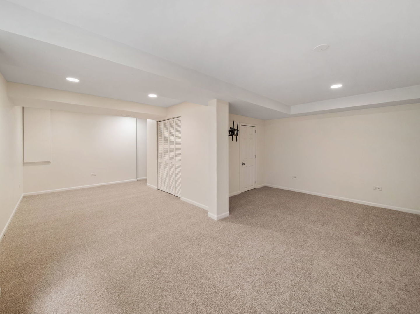 3596 Hyde Park Court, Elgin, IL 60124