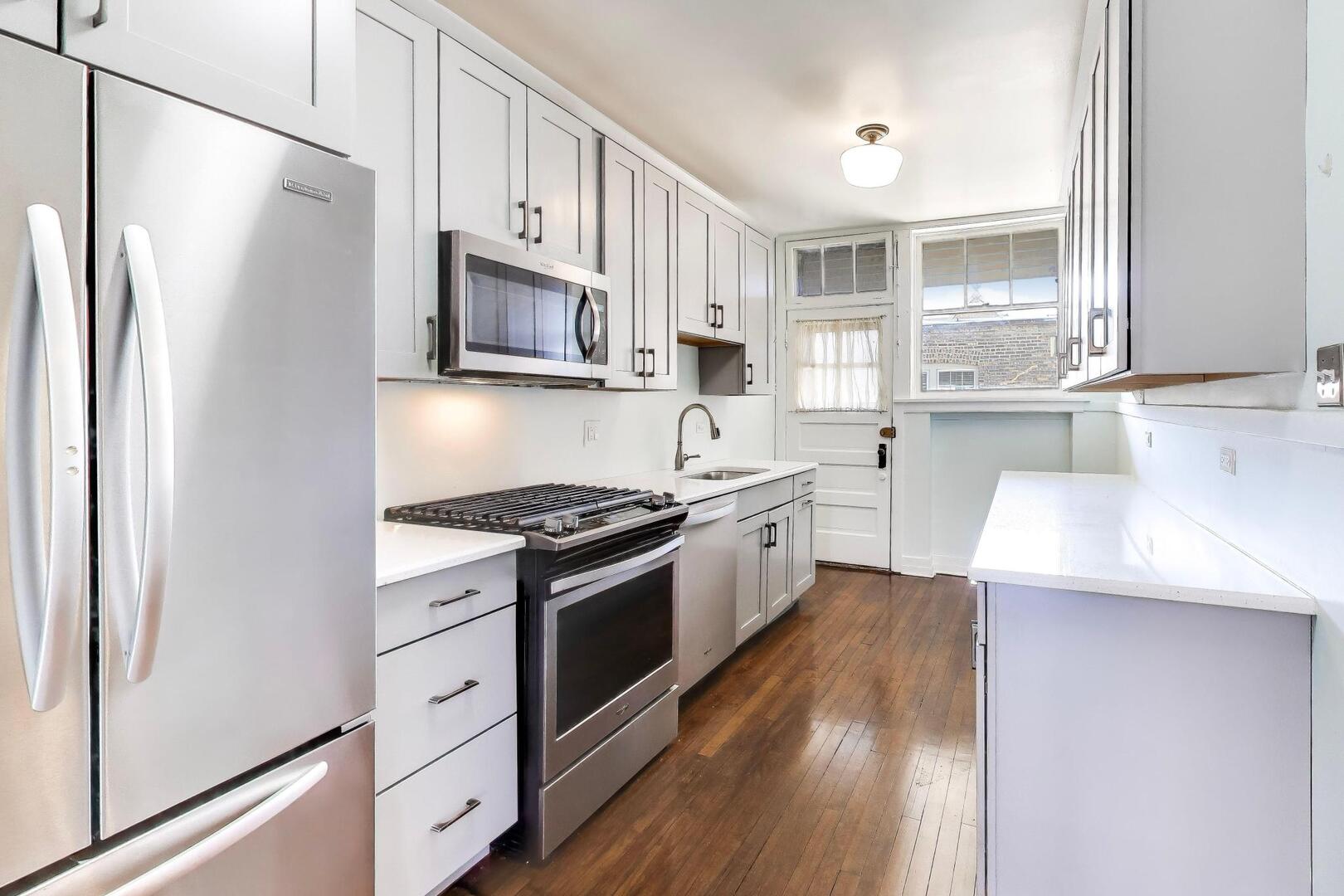 727 Erie Street #3E, Oak Park, IL 60302