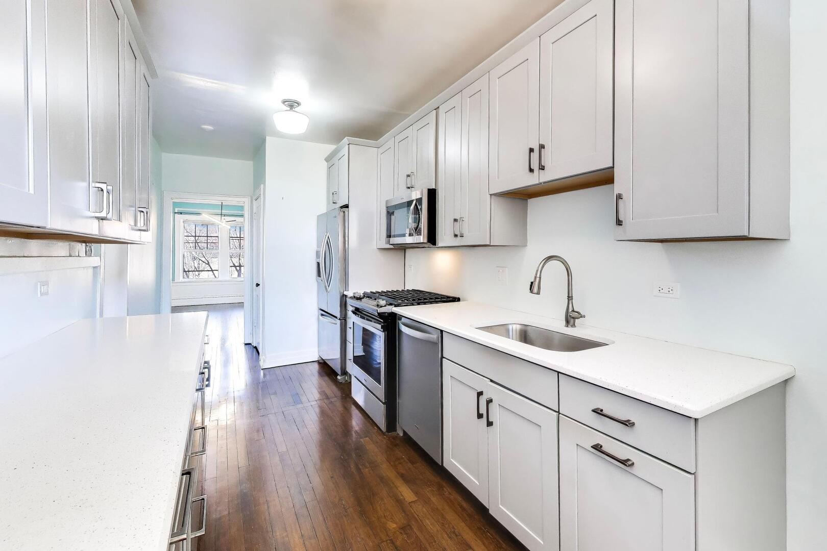 727 Erie Street #3E, Oak Park, IL 60302