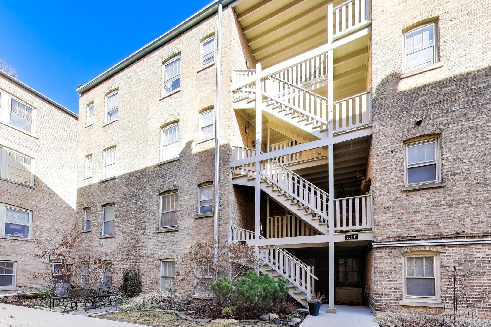 727 Erie Street #3E, Oak Park, IL 60302