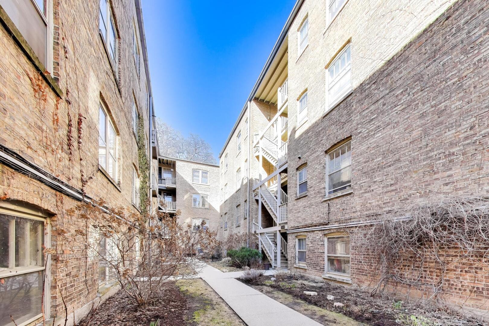 727 Erie Street #3E, Oak Park, IL 60302