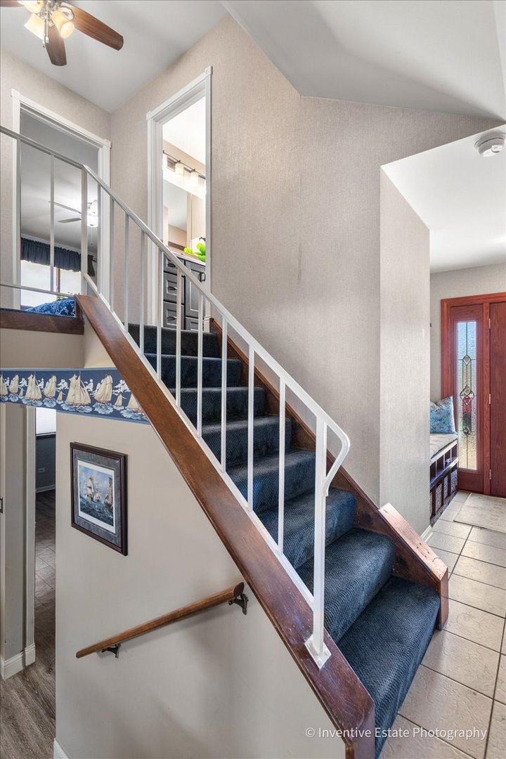 286 Stonegate Road, Clarendon Hills, IL 60514