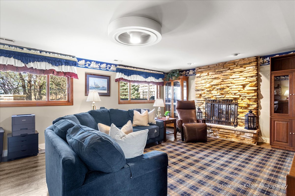 286 Stonegate Road, Clarendon Hills, IL 60514