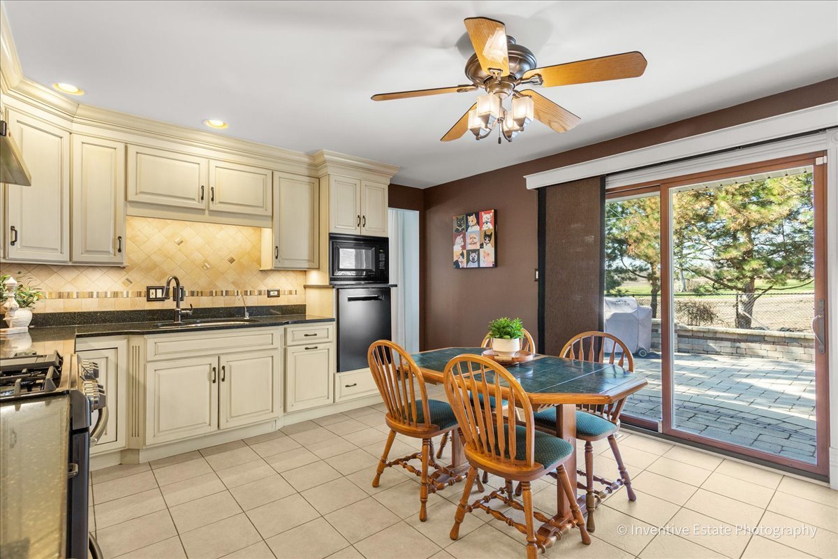 286 Stonegate Road, Clarendon Hills, IL 60514