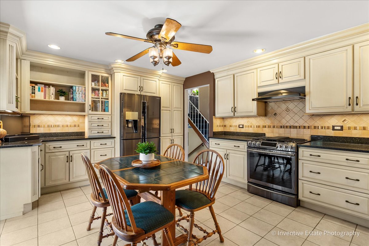 286 Stonegate Road, Clarendon Hills, IL 60514