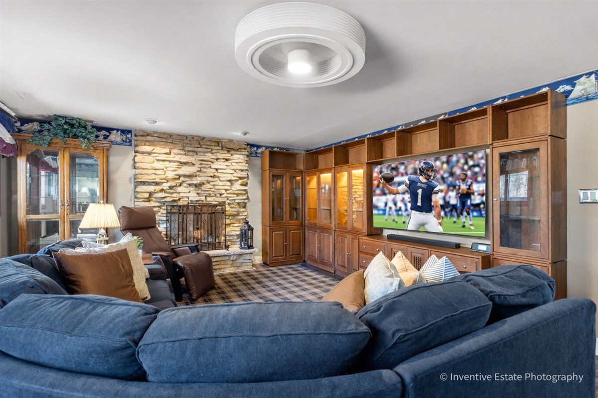 286 Stonegate Road, Clarendon Hills, IL 60514