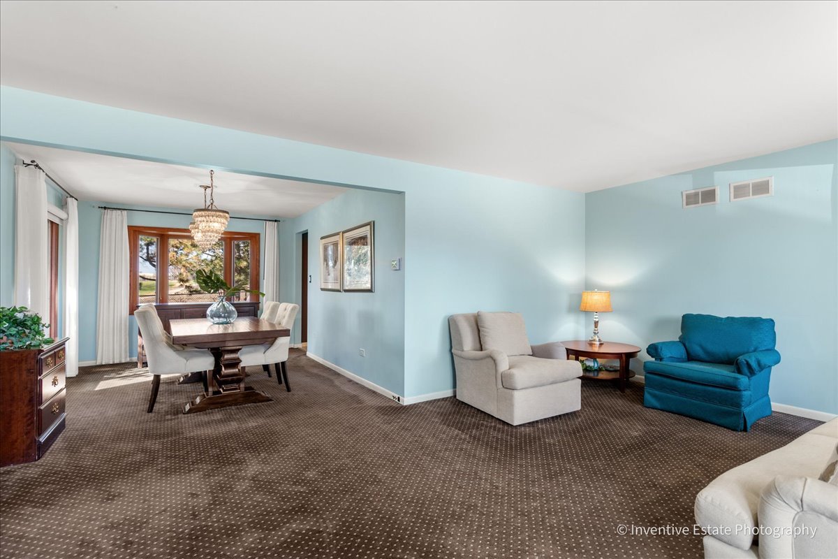 286 Stonegate Road, Clarendon Hills, IL 60514