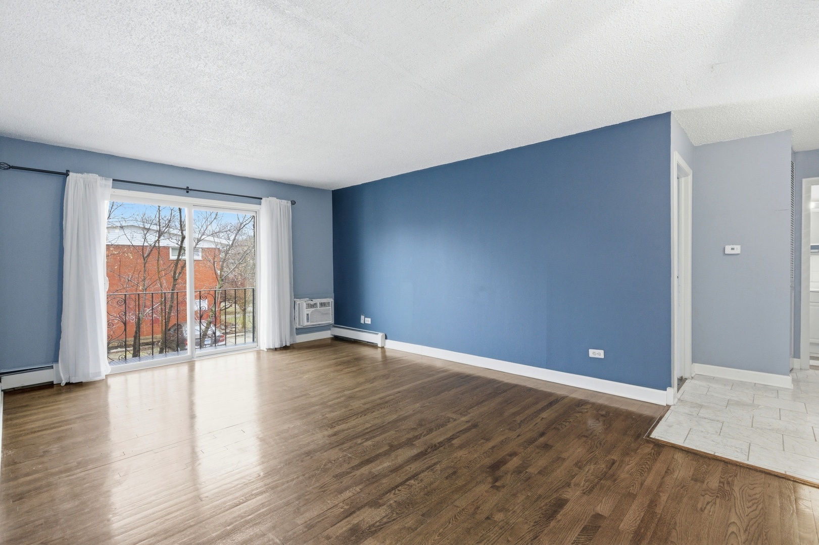 8995 Kennedy Drive #206F, Des Plaines, IL 60016