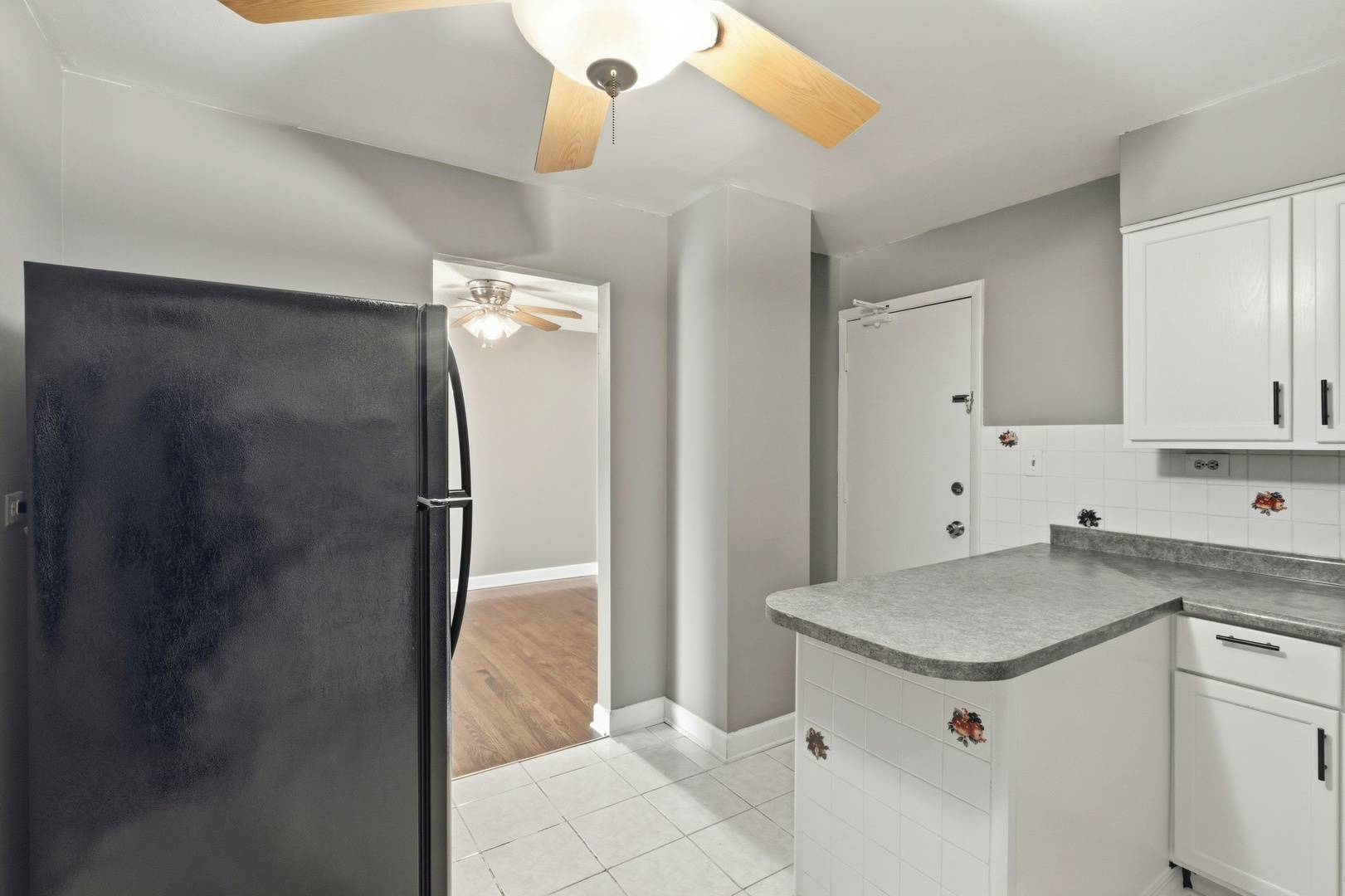 8995 Kennedy Drive #206F, Des Plaines, IL 60016