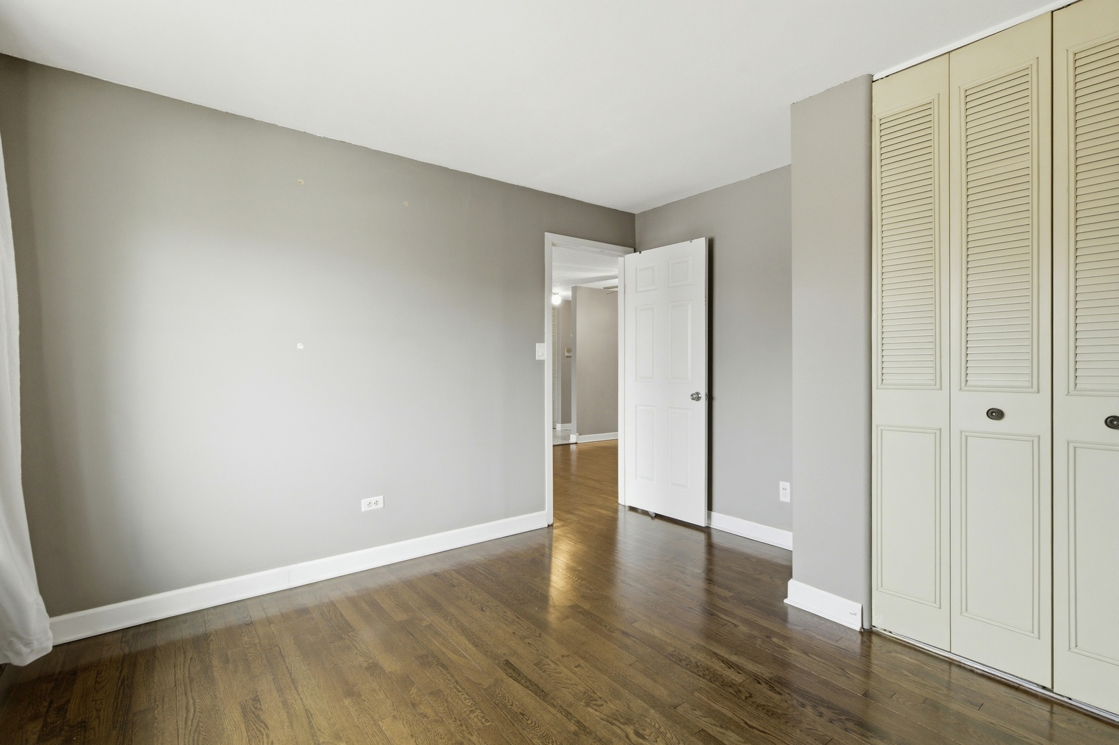 8995 Kennedy Drive #206F, Des Plaines, IL 60016