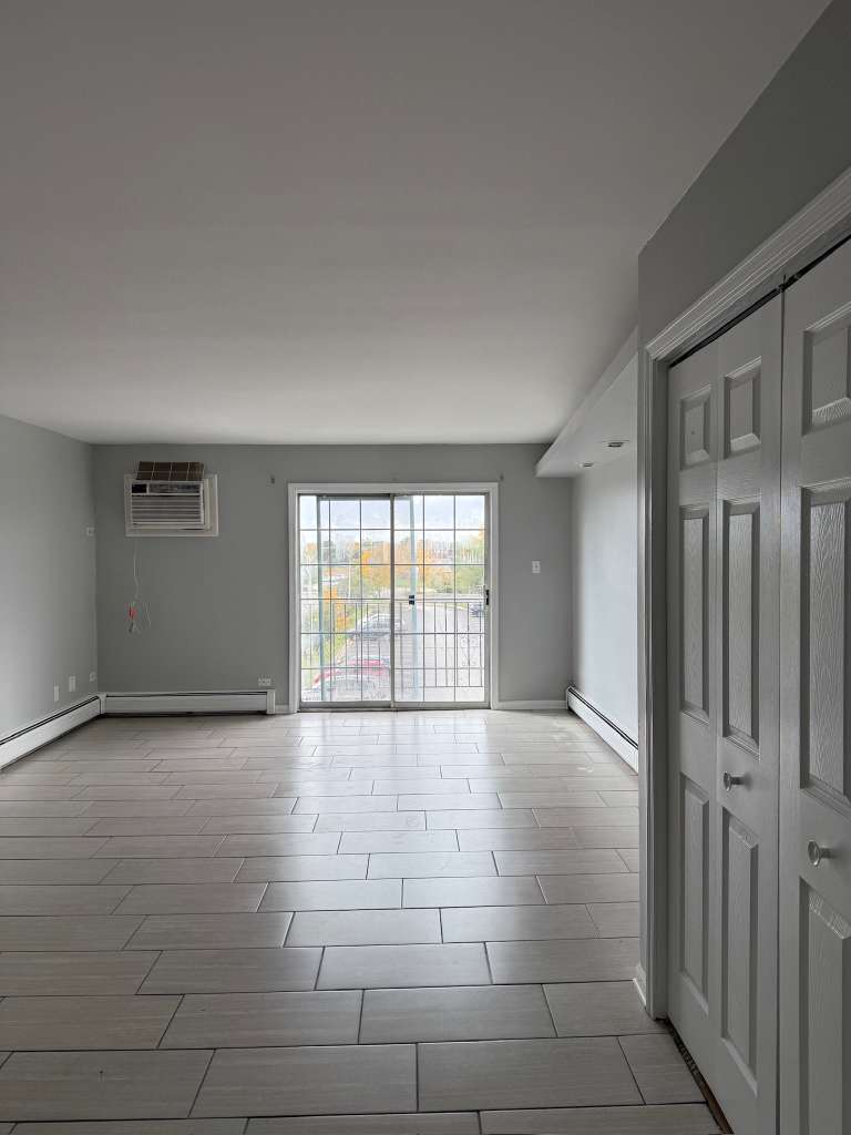 143 W Elk Trail #340, Carol Stream, IL 60188