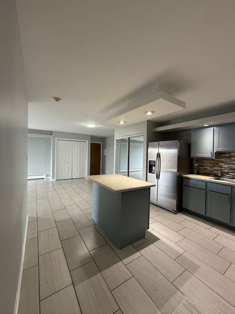 143 W Elk Trail #340, Carol Stream, IL 60188