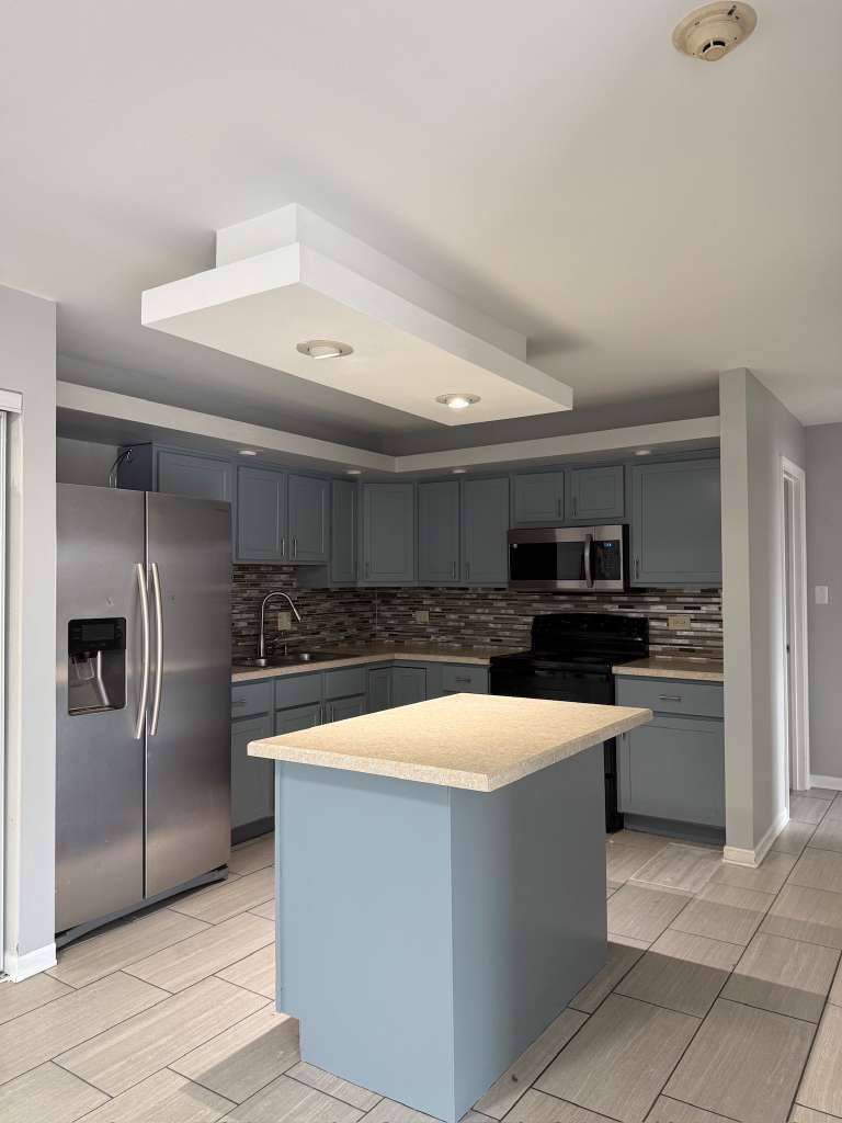 143 W Elk Trail #340, Carol Stream, IL 60188