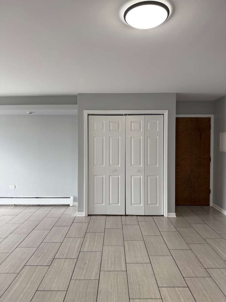 143 W Elk Trail #340, Carol Stream, IL 60188