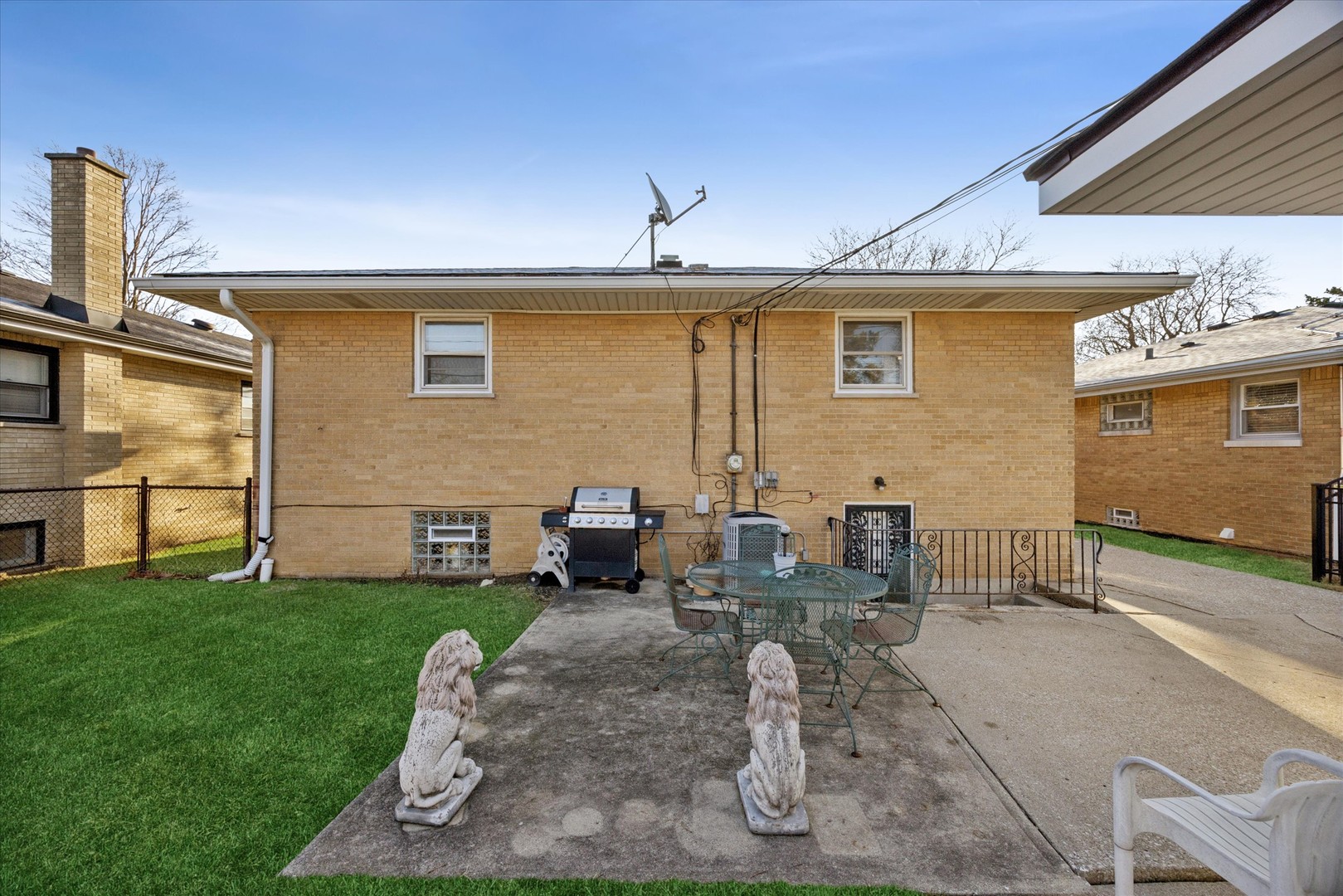 942 Sherwood Road, La Grange Park, IL 60526