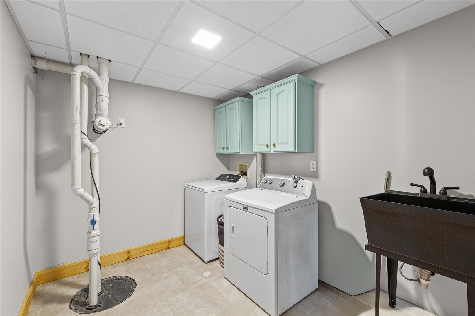 1198 N 1900 East Road, Milford, IL 60953