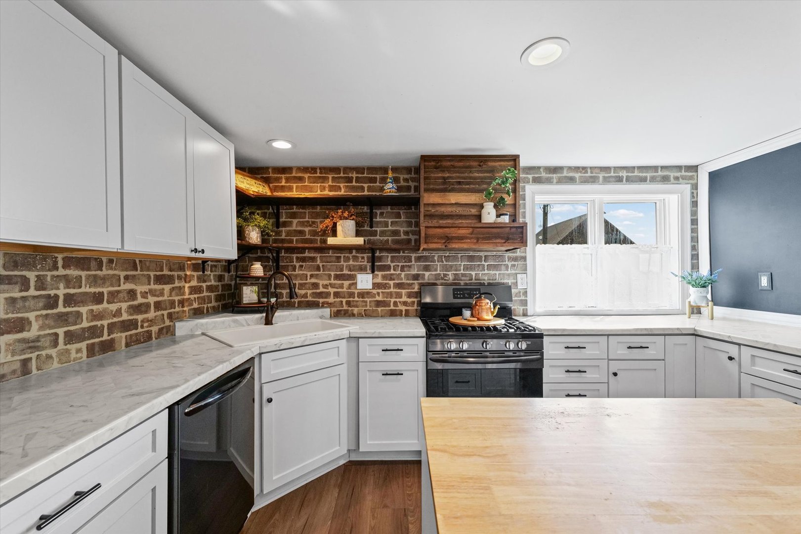 1198 N 1900 East Road, Milford, IL 60953