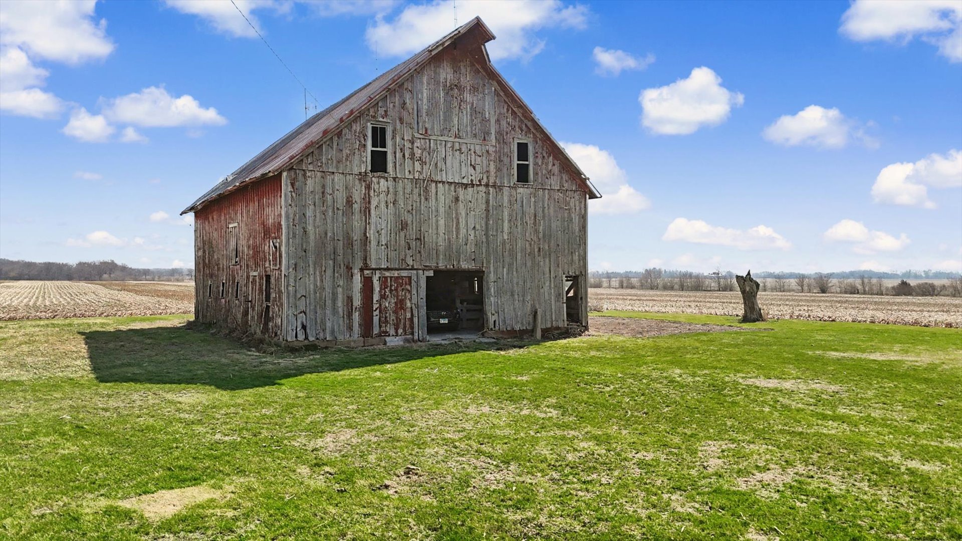 1198 N 1900 East Road, Milford, IL 60953