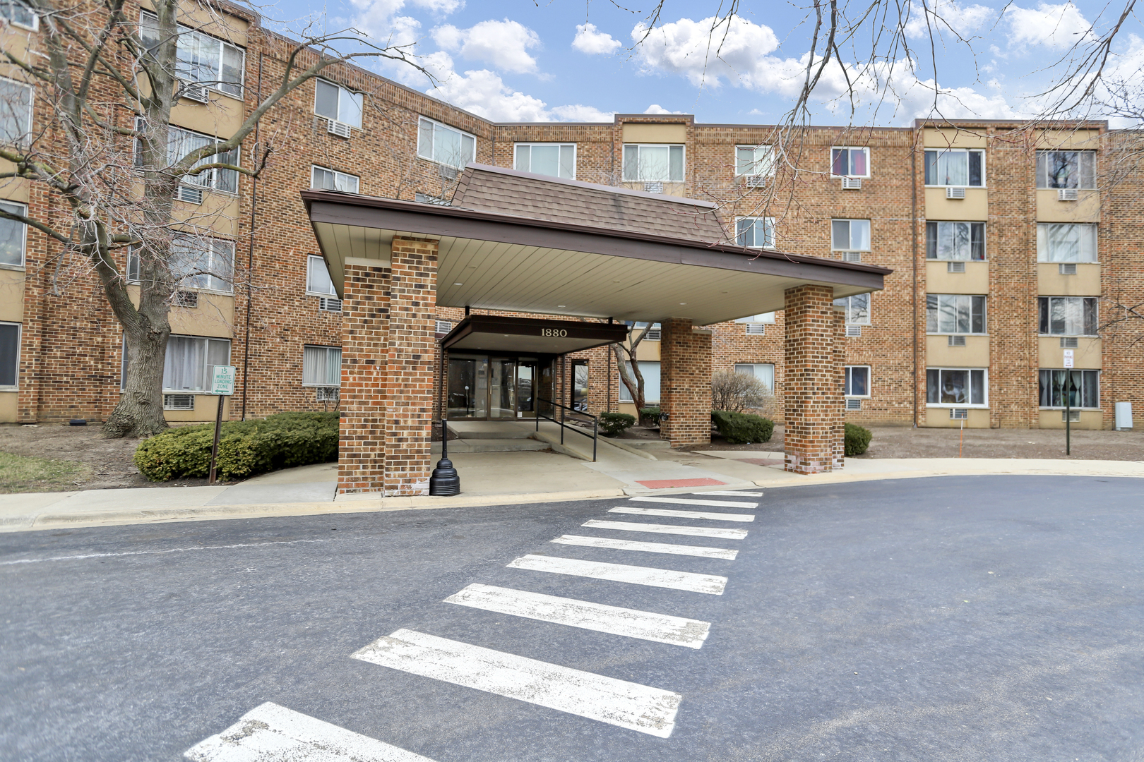 1880 Bonnie Lane #414, Hoffman Estates, IL 60169