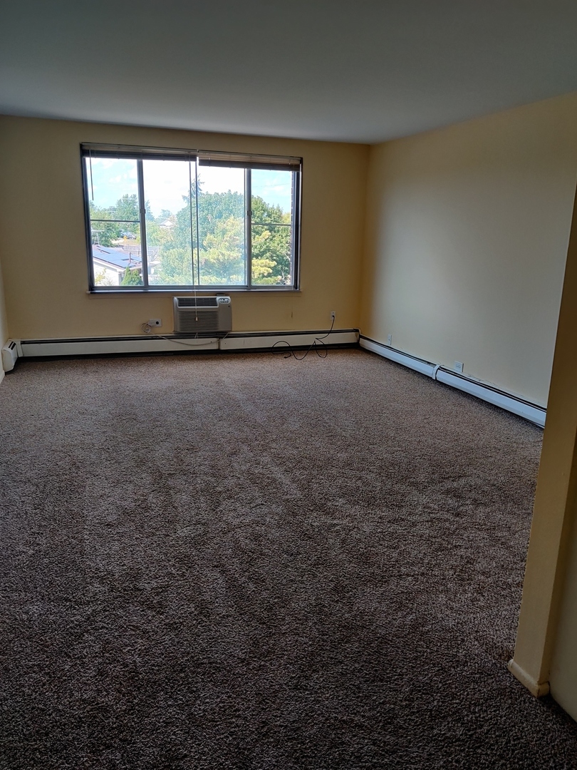 1880 Bonnie Lane #414, Hoffman Estates, IL 60169