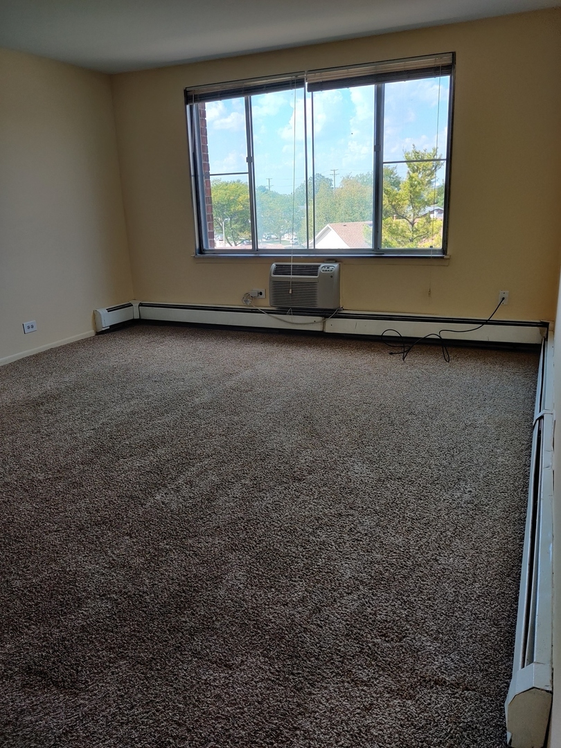 1880 Bonnie Lane #414, Hoffman Estates, IL 60169