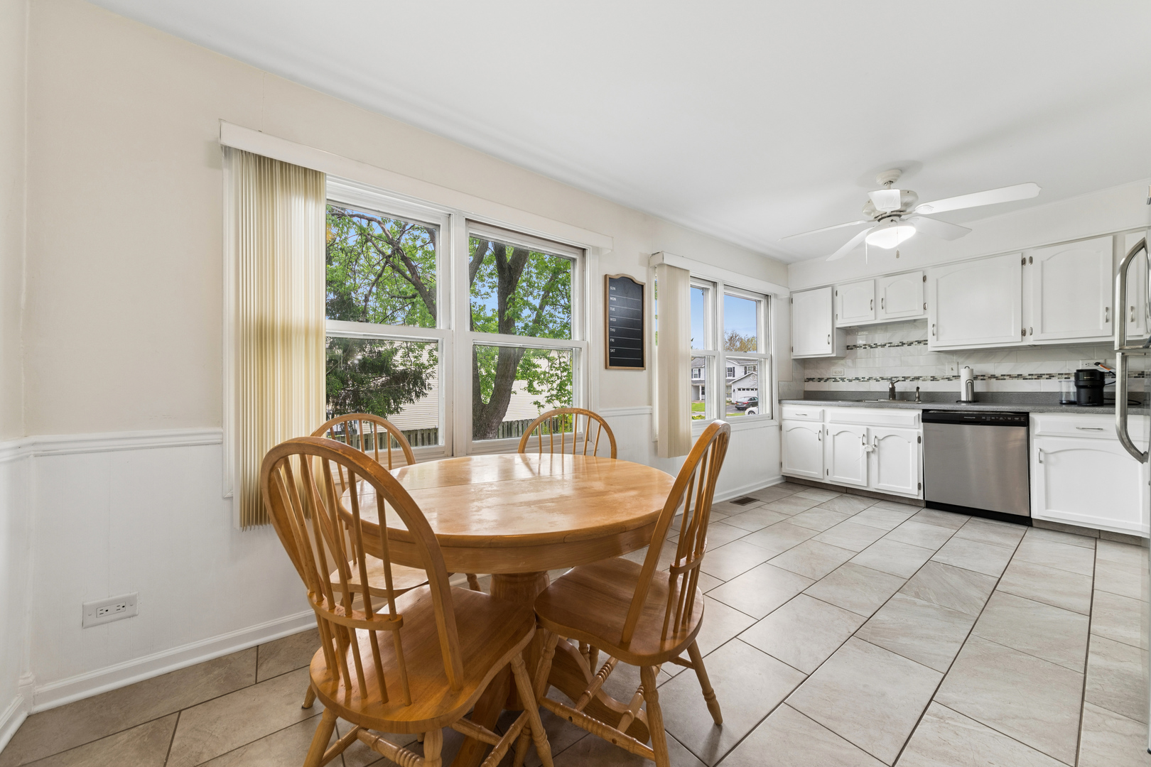 1813 Lancashire Court, Schaumburg, IL 60194