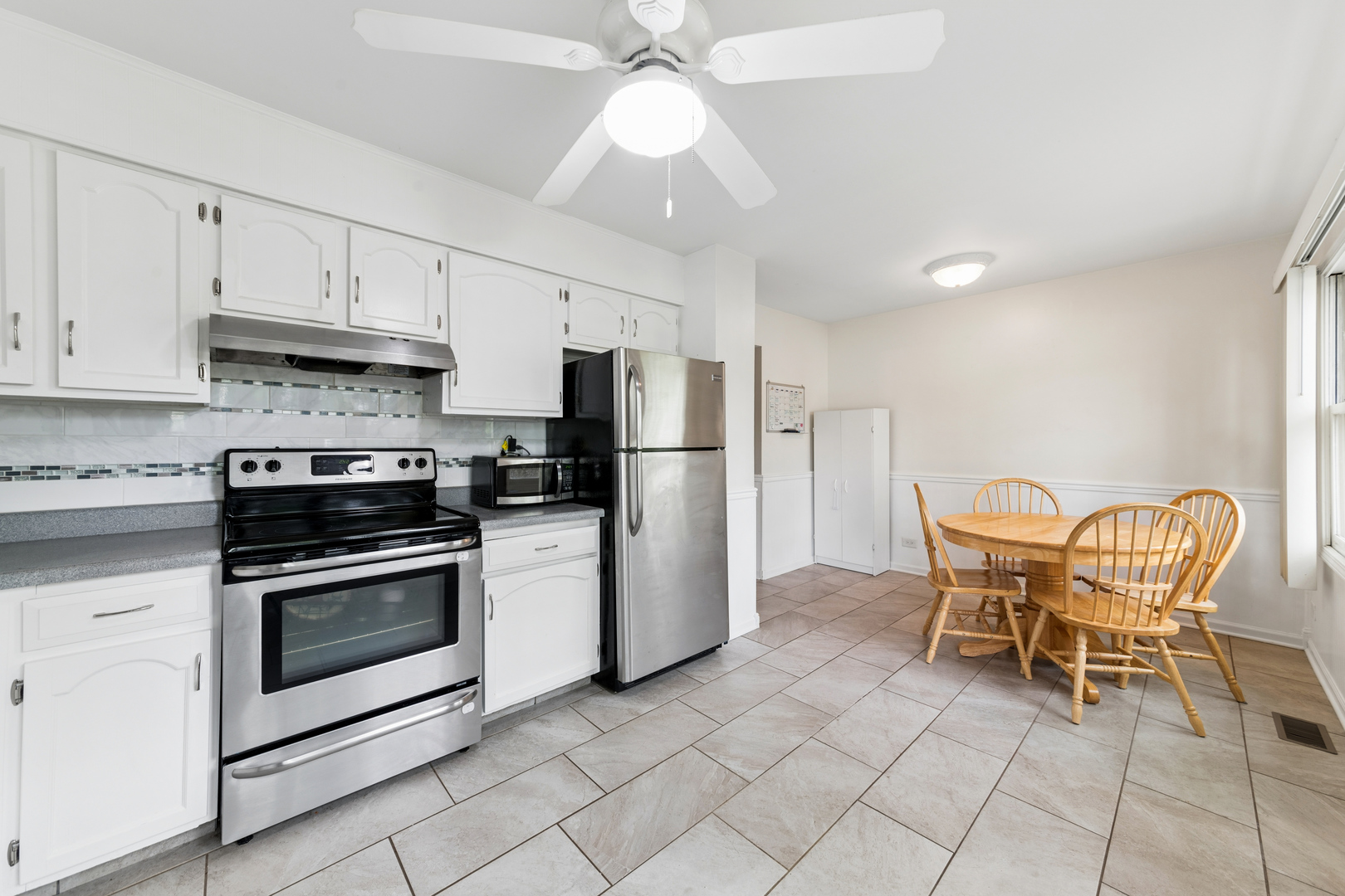 1813 Lancashire Court, Schaumburg, IL 60194
