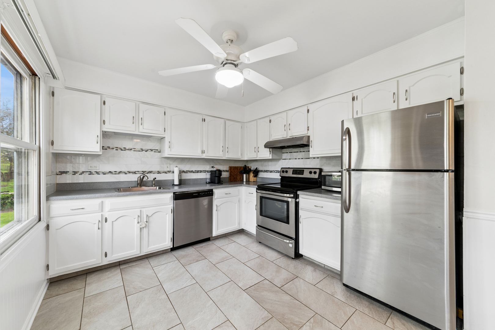 1813 Lancashire Court, Schaumburg, IL 60194
