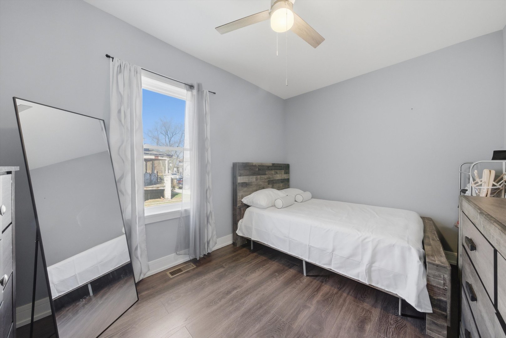 11354 S Harvard Avenue, Chicago, IL 60628