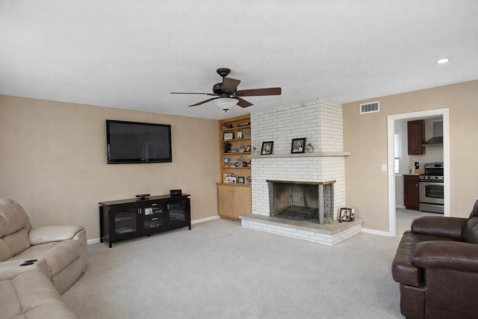 2204 Edgewood Road, Waukegan, IL 60087