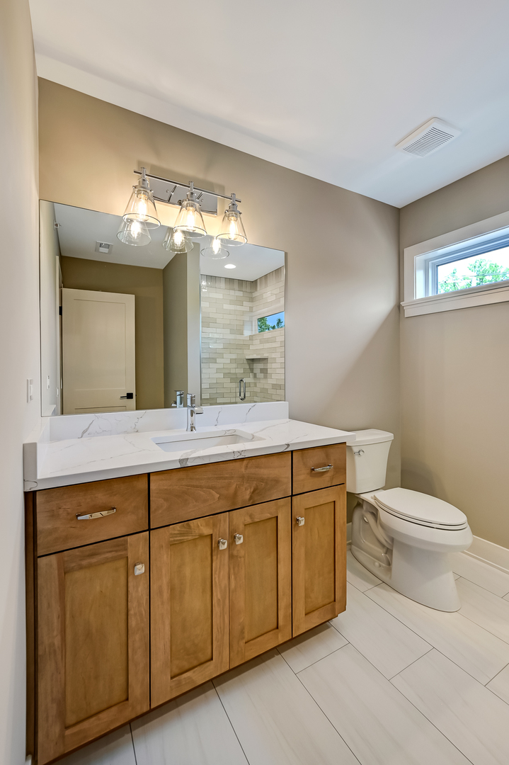 256 Coe Road, Clarendon Hills, IL 60514