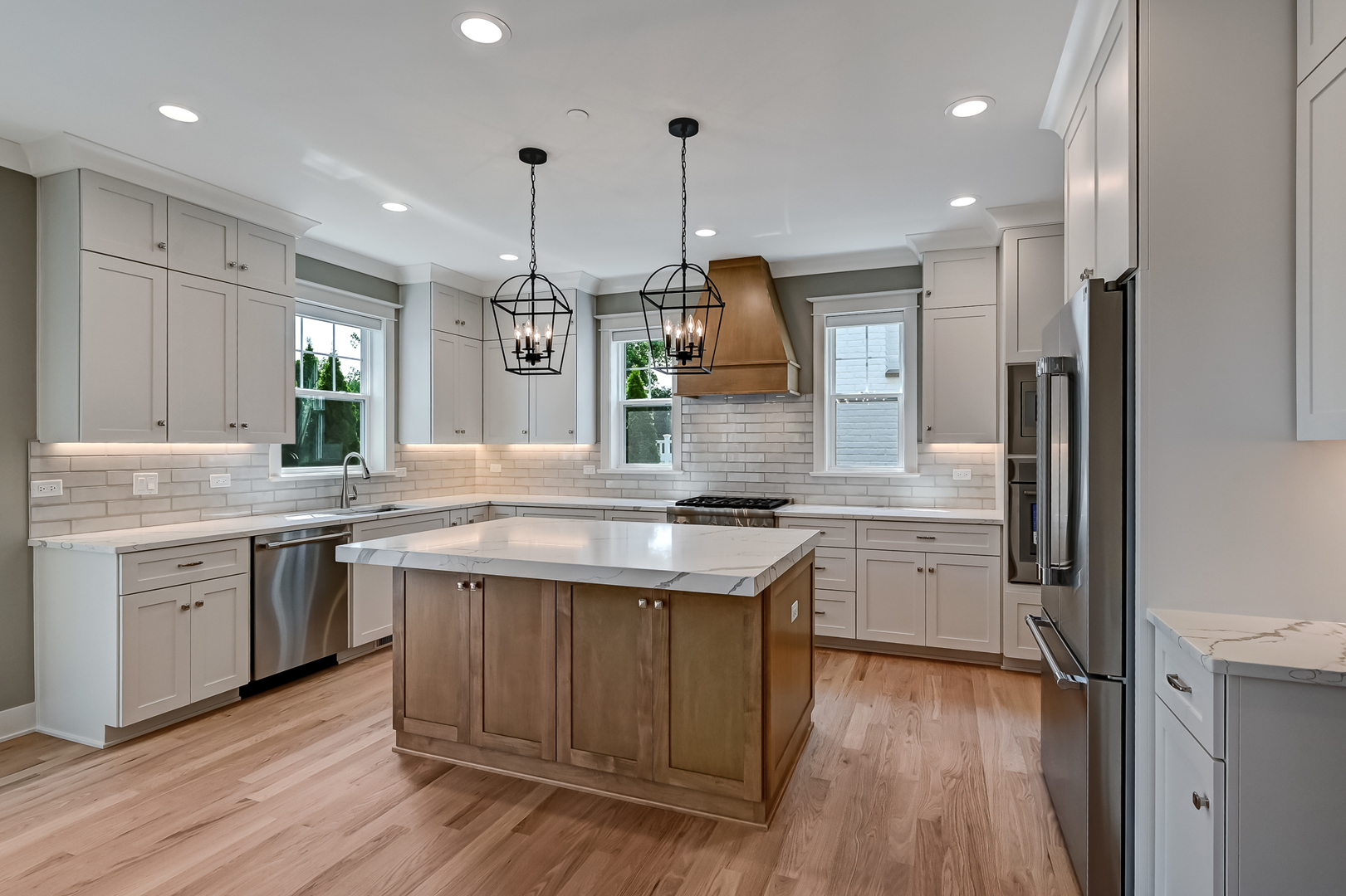 256 Coe Road, Clarendon Hills, IL 60514