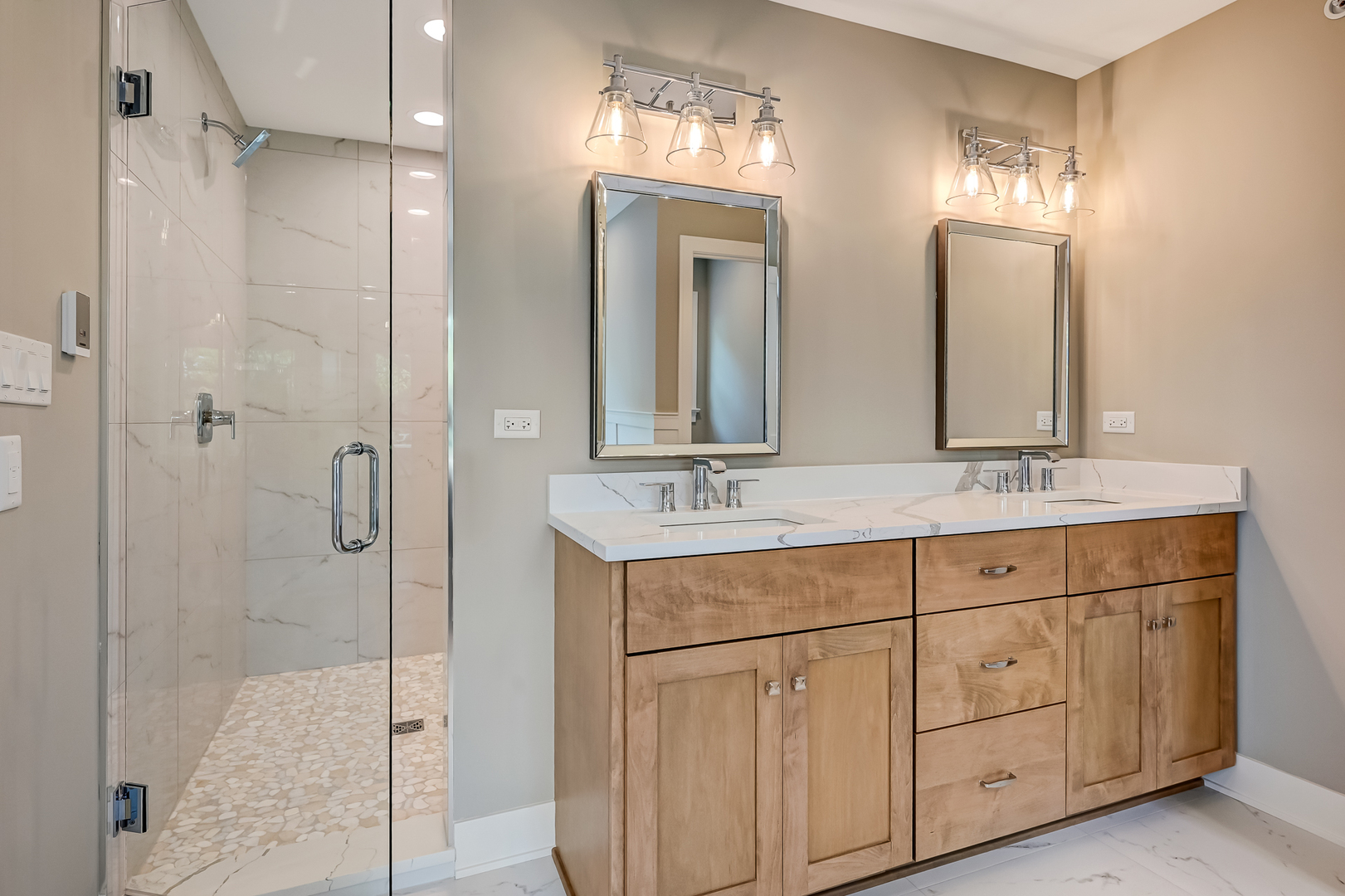 256 Coe Road, Clarendon Hills, IL 60514